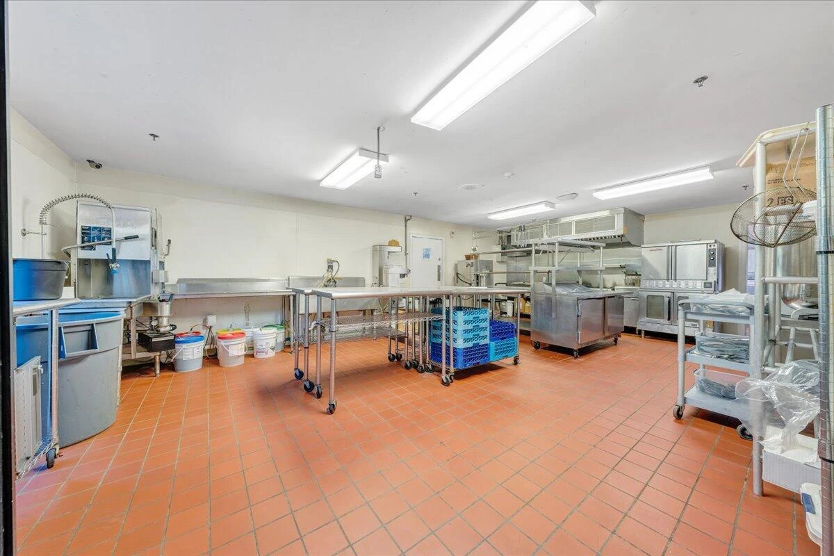 812 E Main ST - Photo 36