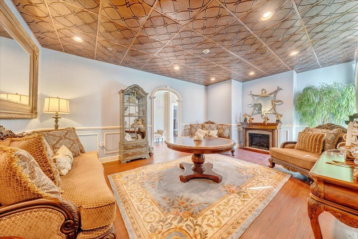 812 E Main ST - Photo 9