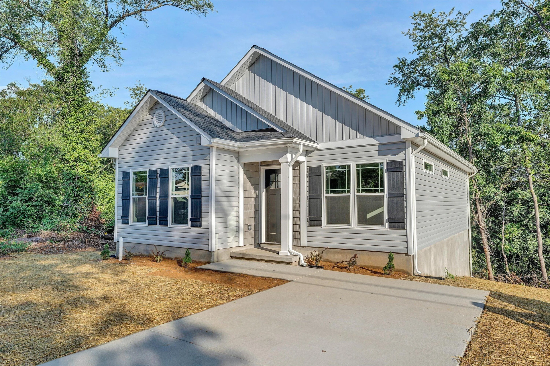 1448 Archbold AVE NE - Photo 3