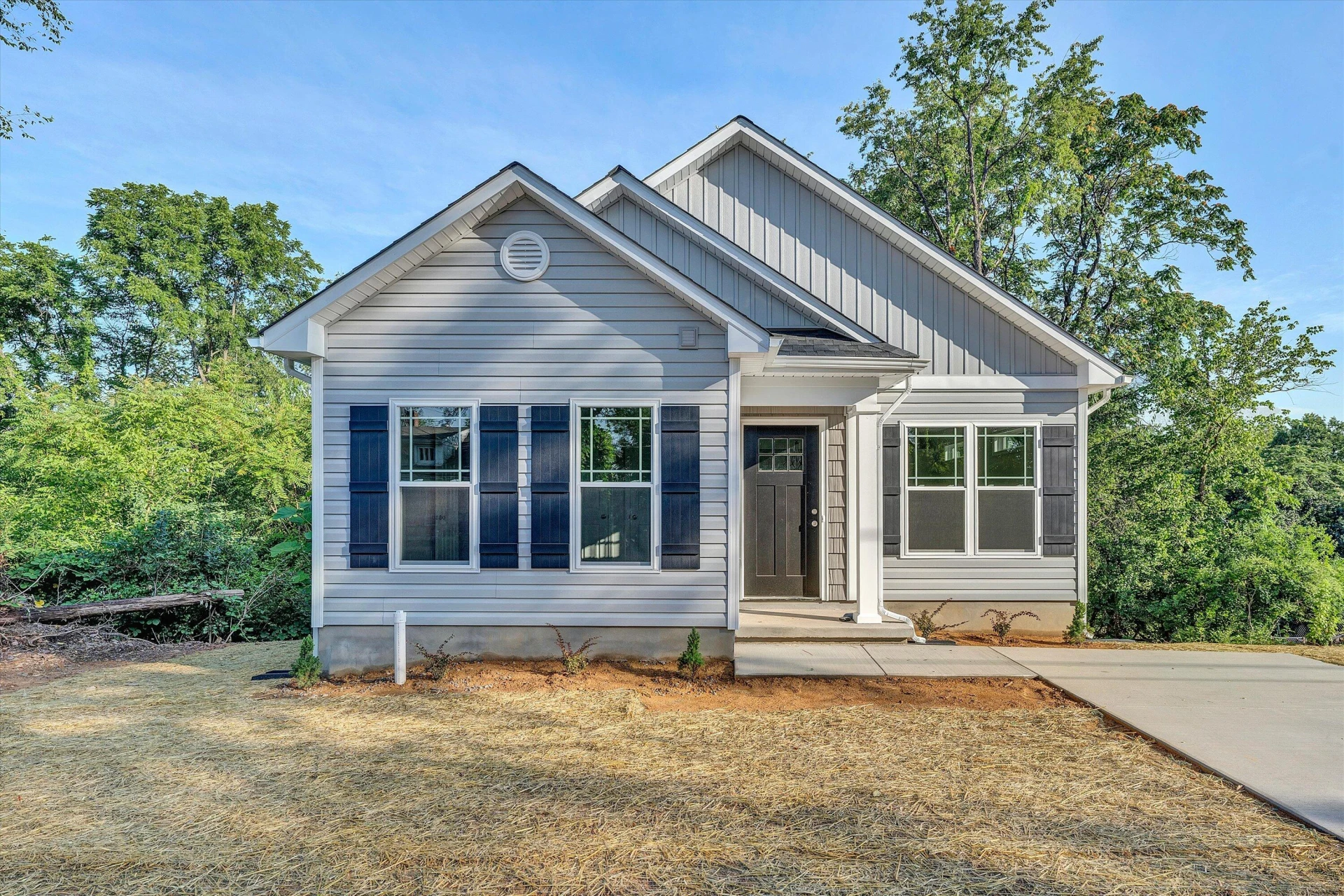 1448 Archbold AVE NE - Photo 4