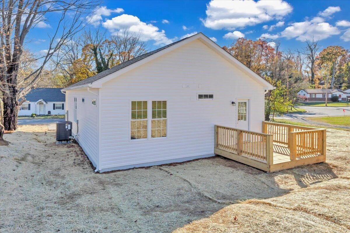 3527 Troutland AVE NW - Photo 24