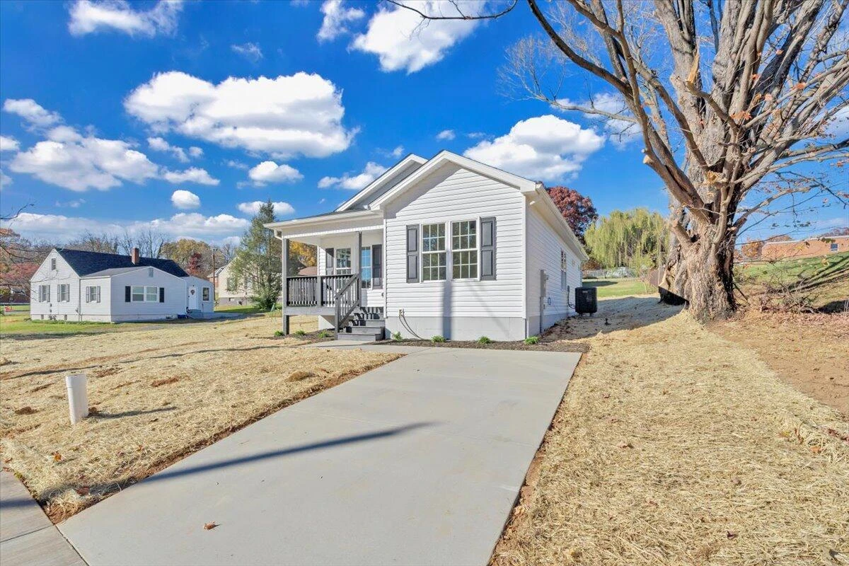 3527 Troutland AVE NW - Photo 34