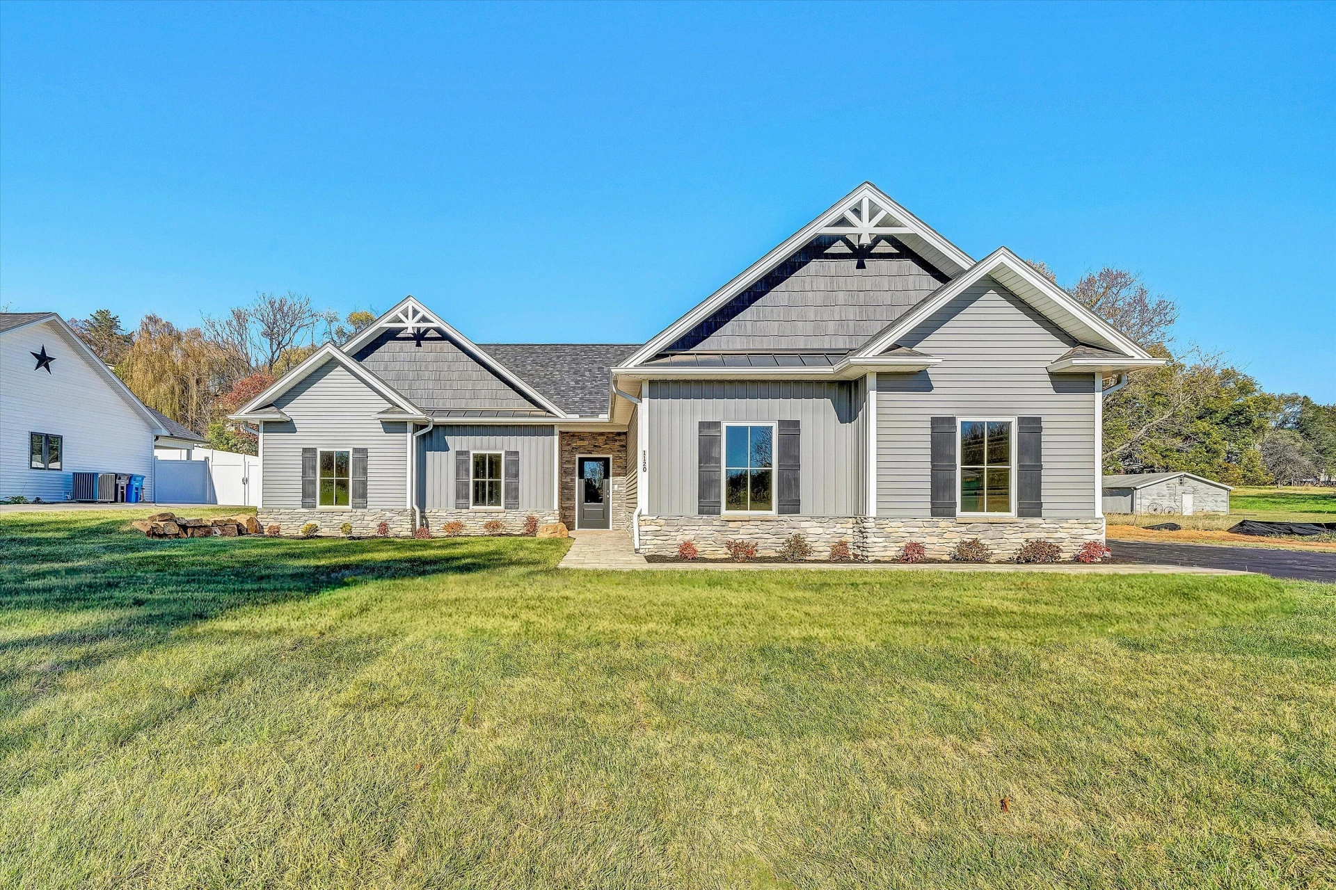 1120 Monterey RD NE