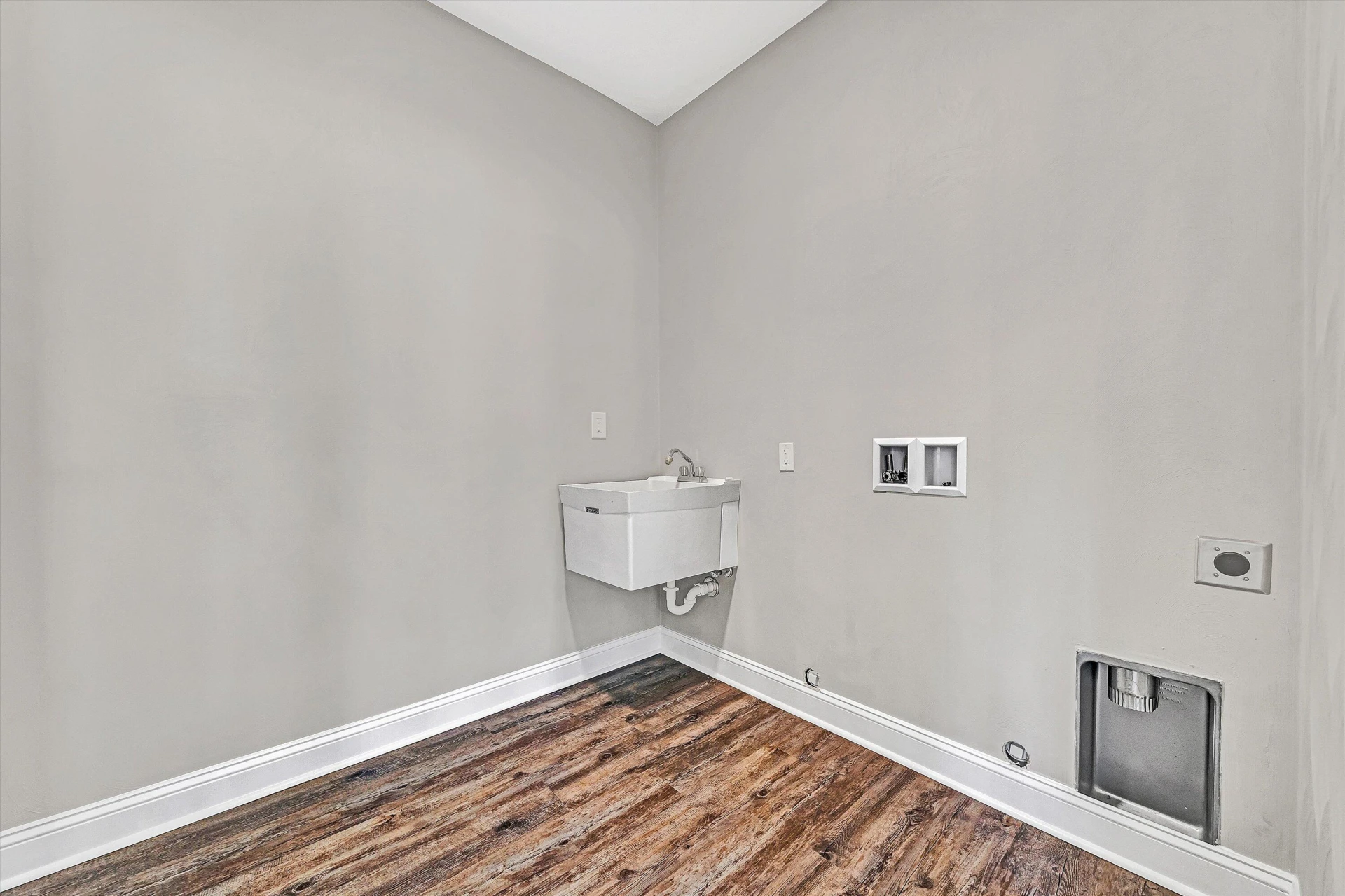 1120 Monterey RD NE - Photo 11
