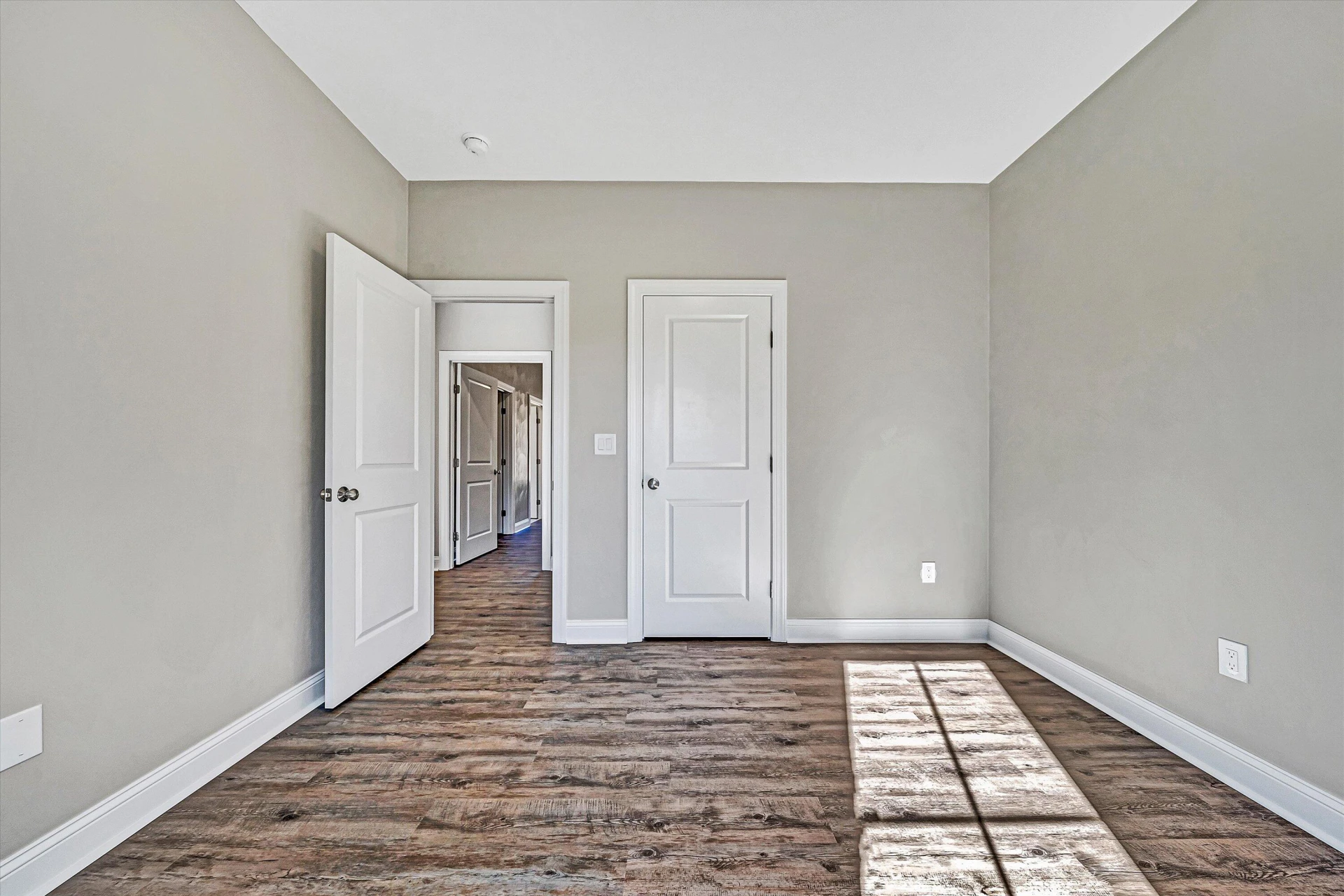 1120 Monterey RD NE - Photo 17