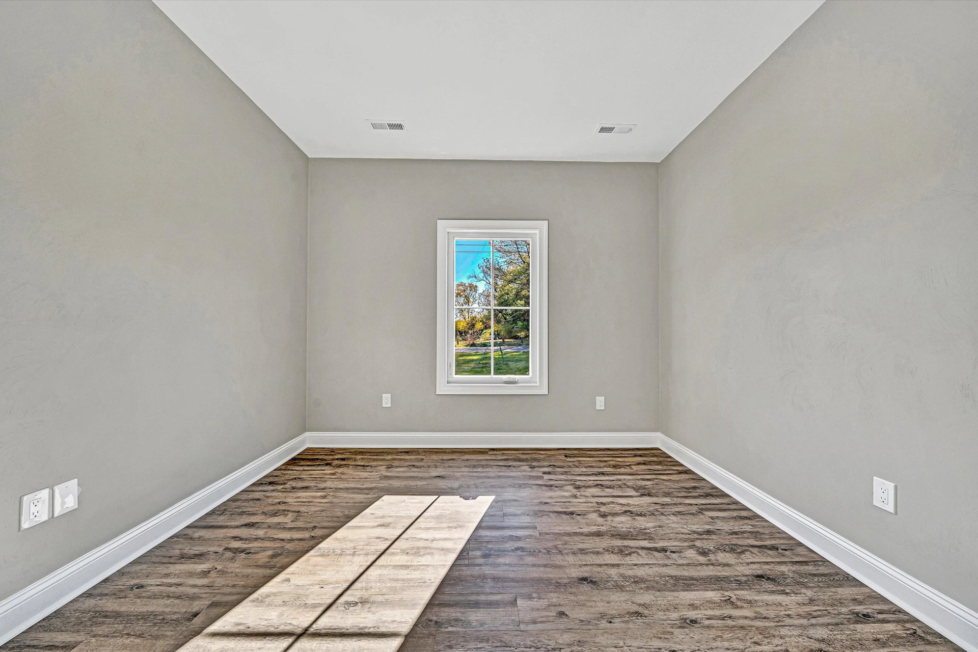 1120 Monterey RD NE - Photo 18