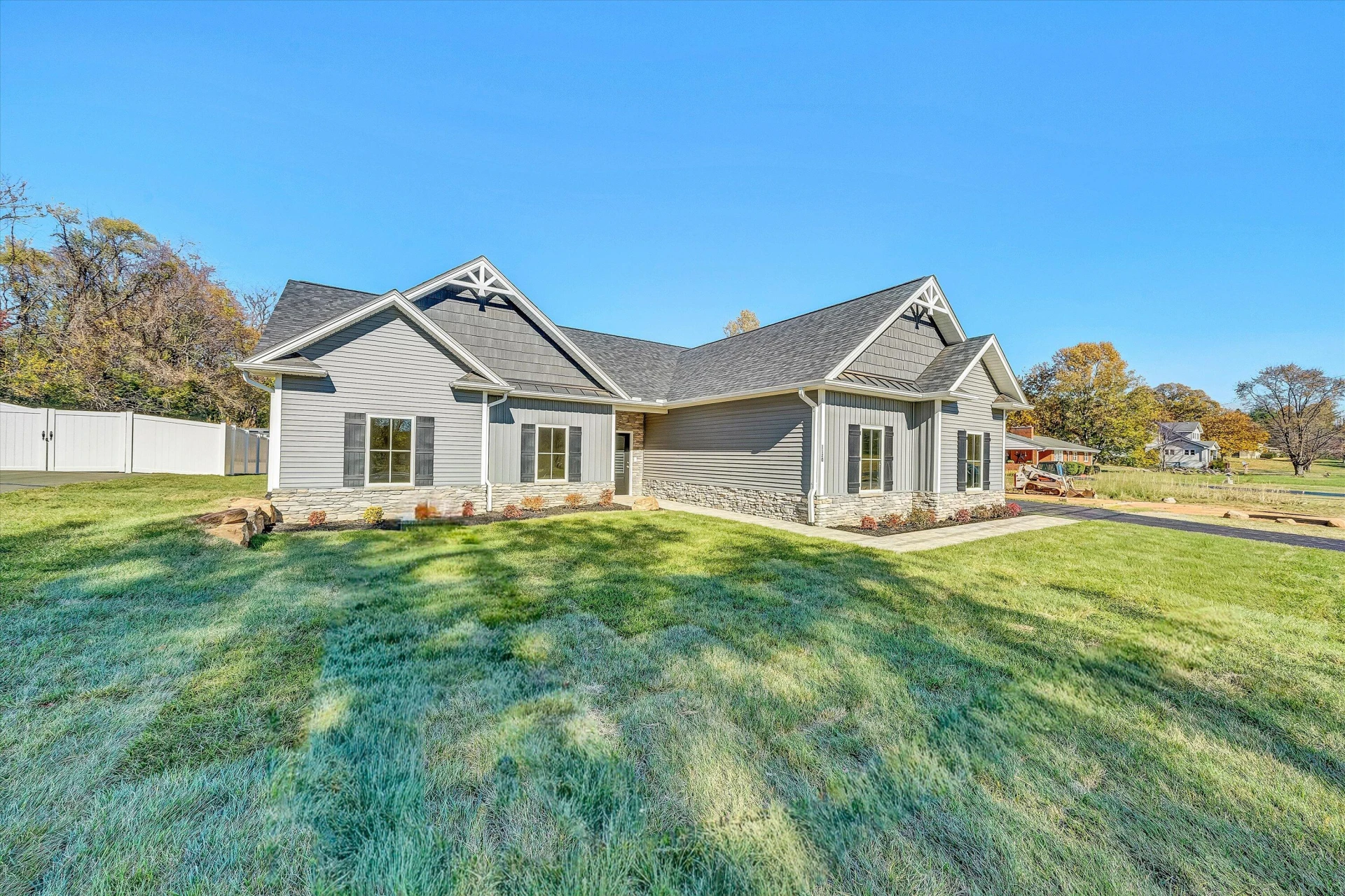 1120 Monterey RD NE - Photo 2