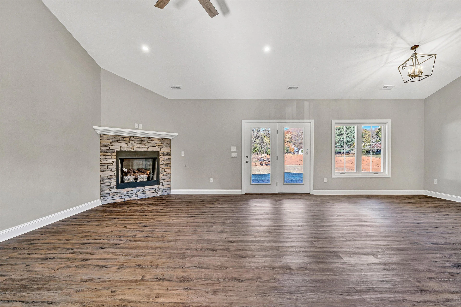 1120 Monterey RD NE - Photo 6