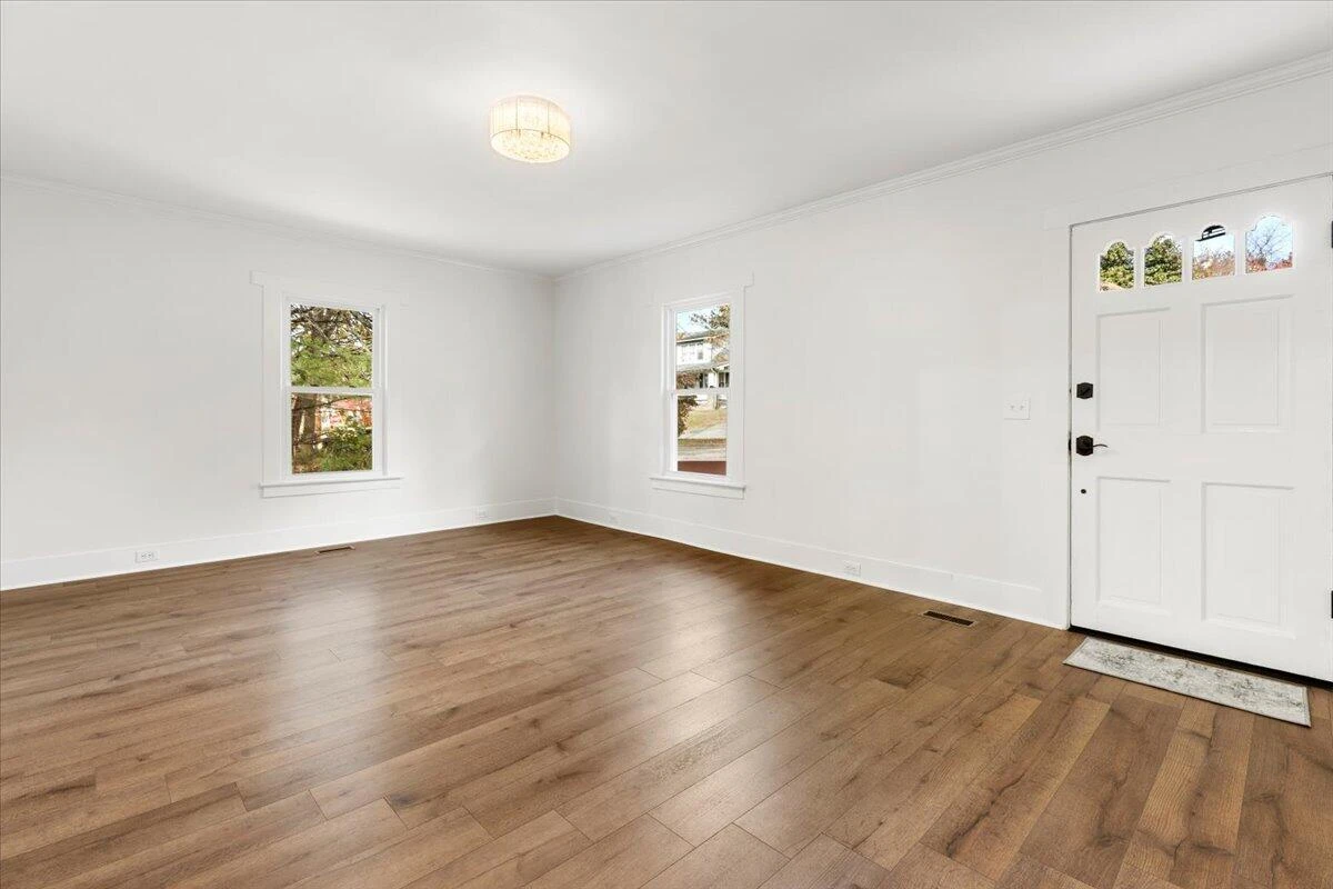 118 NE 6th ST NE - Photo 10