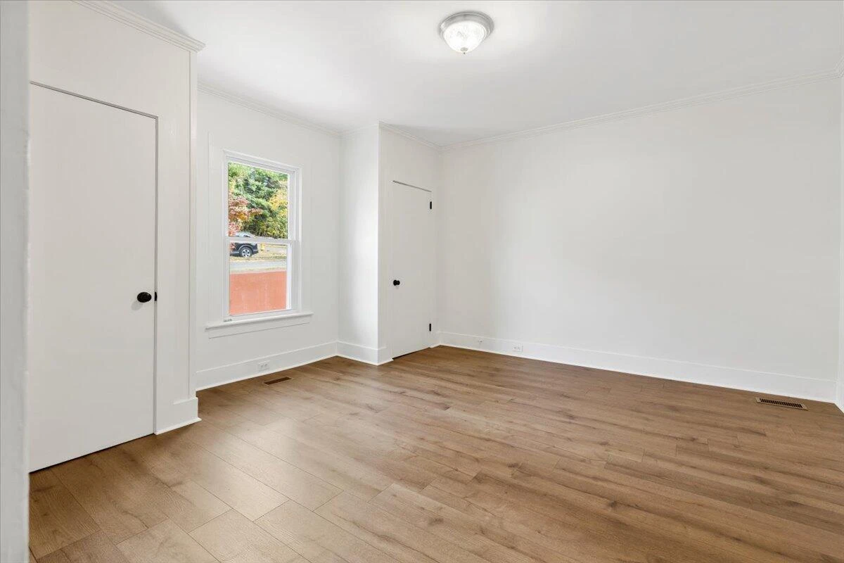 118 NE 6th ST NE - Photo 15