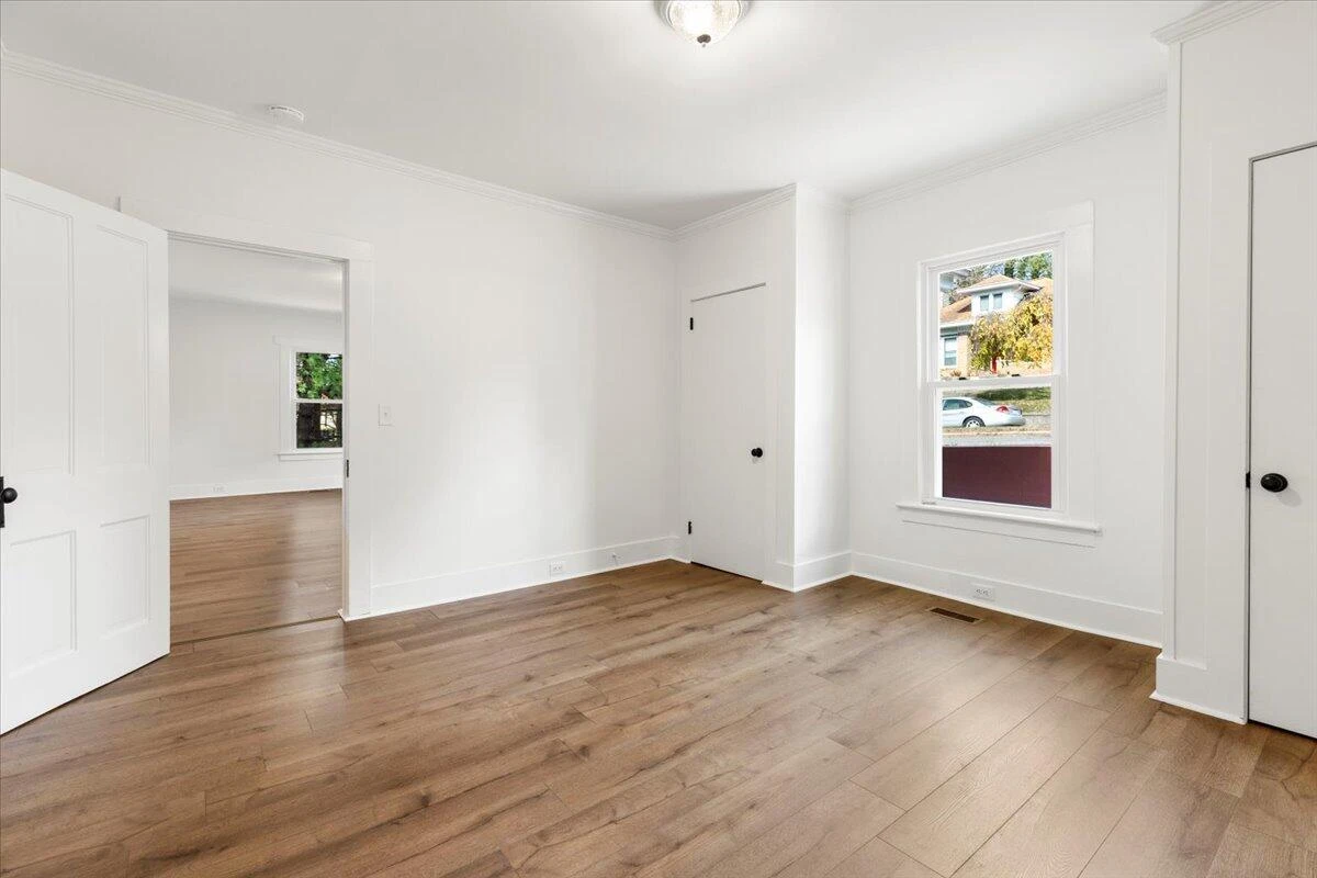 118 NE 6th ST NE - Photo 17