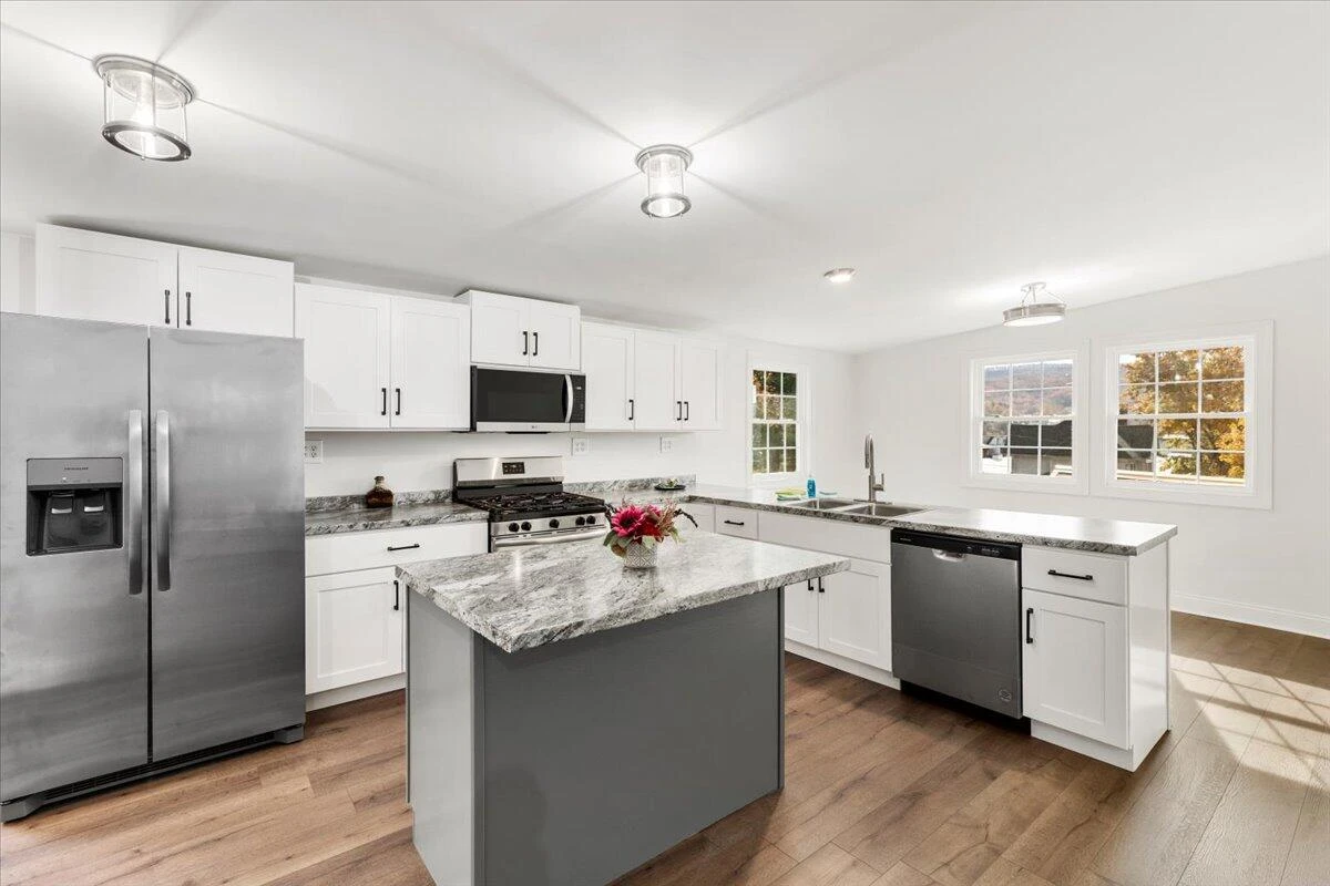 118 NE 6th ST NE - Photo 24
