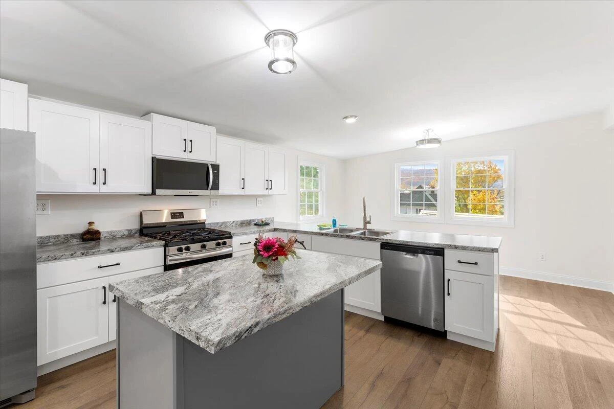 118 NE 6th ST NE - Photo 25