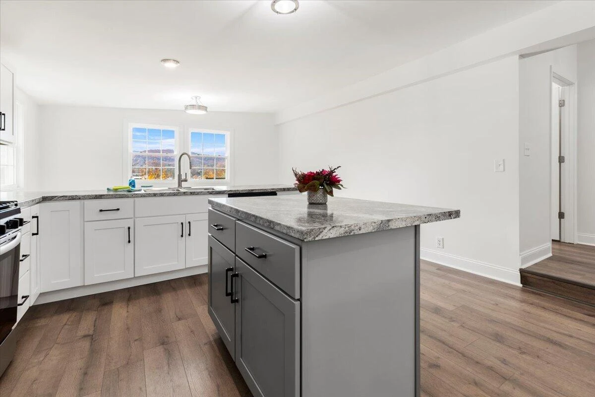 118 NE 6th ST NE - Photo 28