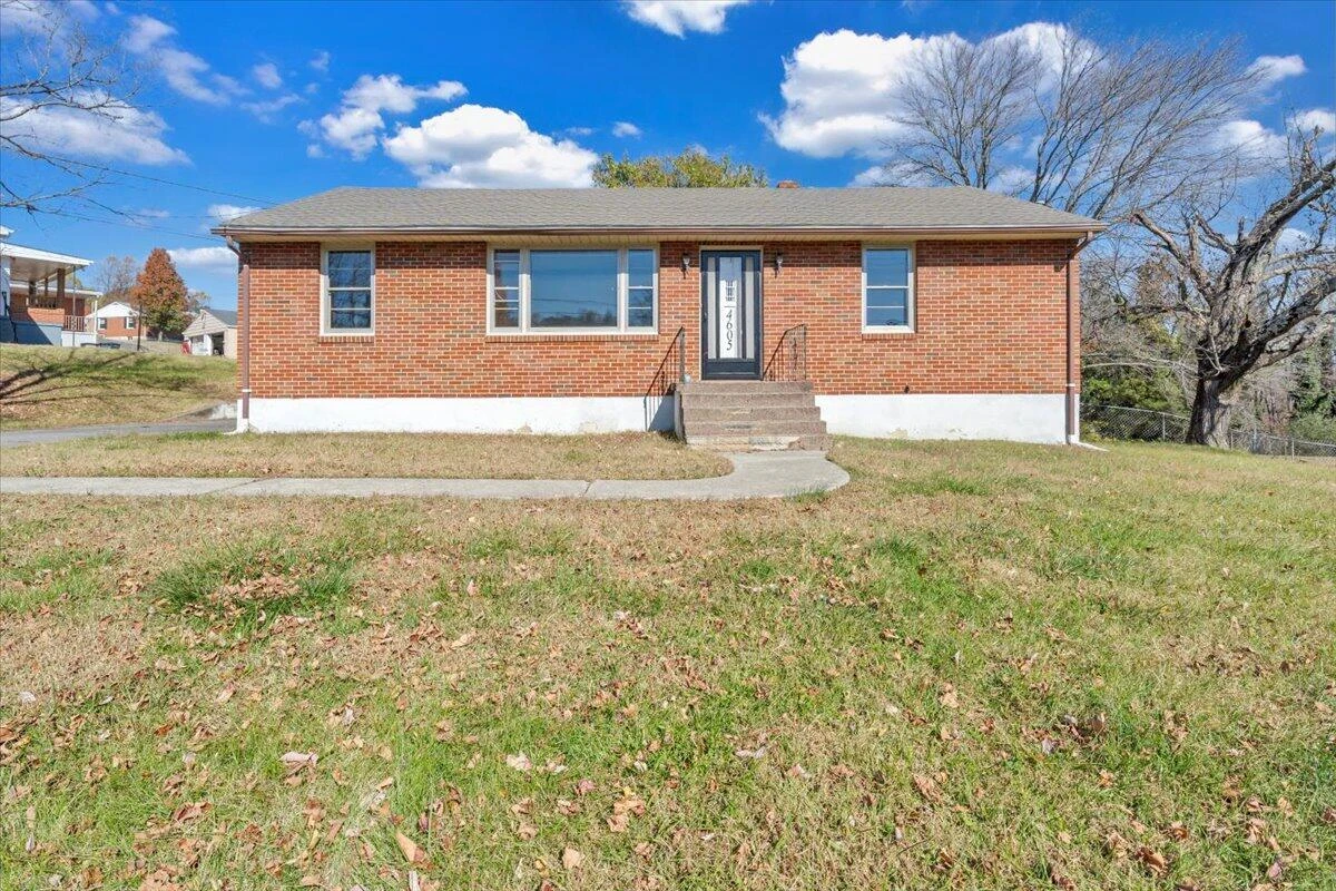4605 PEACH TREE DR NW