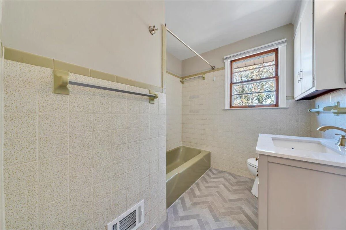 4605 PEACH TREE DR NW - Photo 18