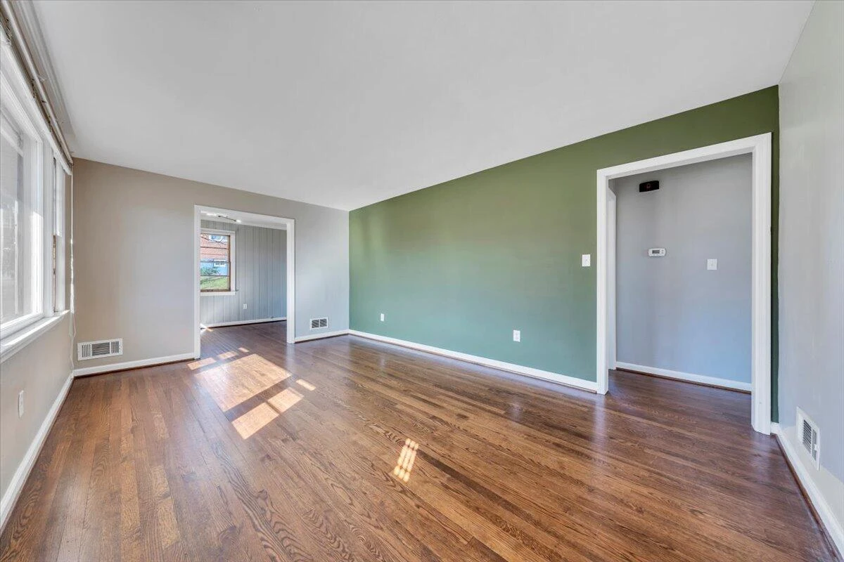 4605 PEACH TREE DR NW - Photo 2