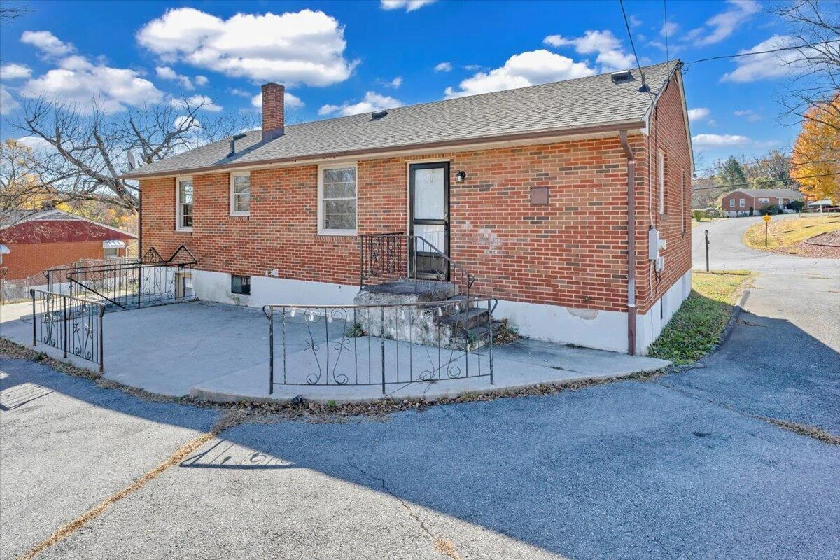 4605 PEACH TREE DR NW - Photo 32