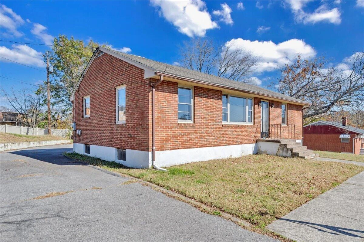 4605 PEACH TREE DR NW - Photo 35