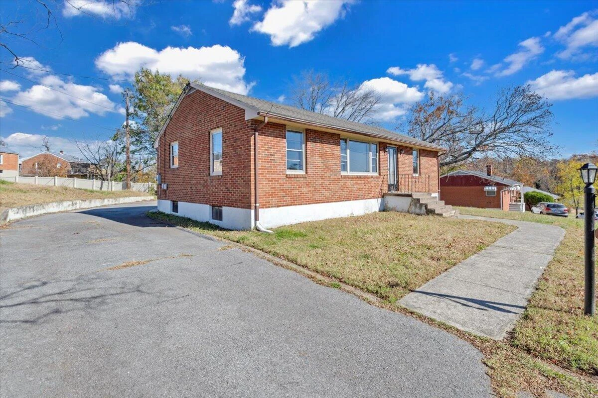 4605 PEACH TREE DR NW - Photo 36