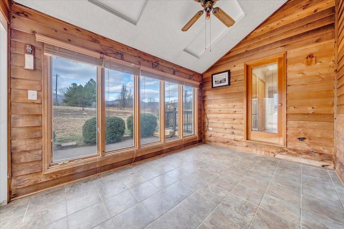 112 Donegal LN - Photo 16