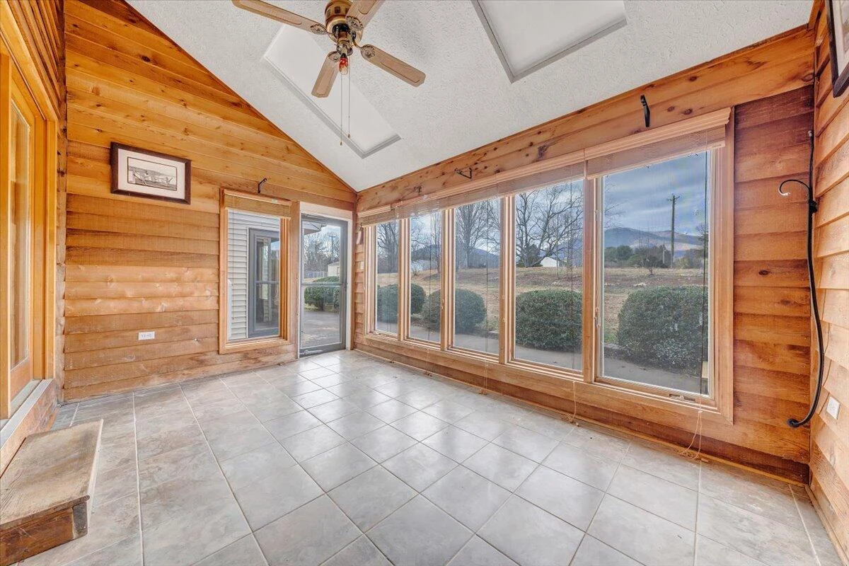 112 Donegal LN - Photo 17