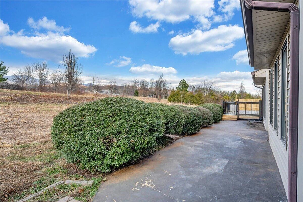112 Donegal LN - Photo 32