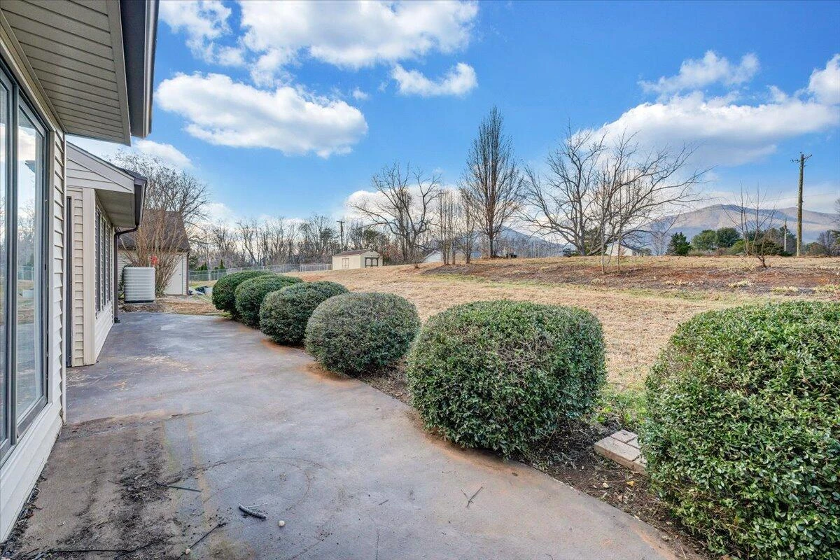 112 Donegal LN - Photo 33