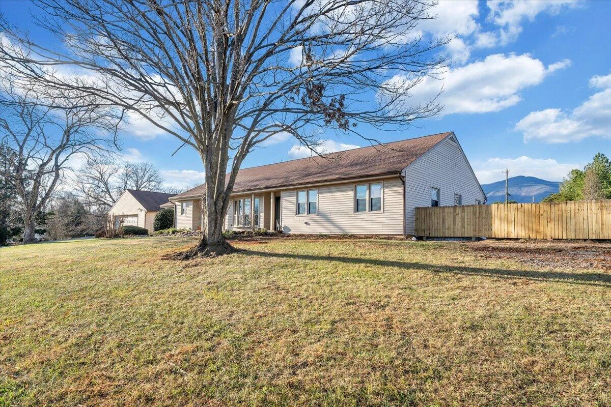 112 Donegal LN - Photo 5