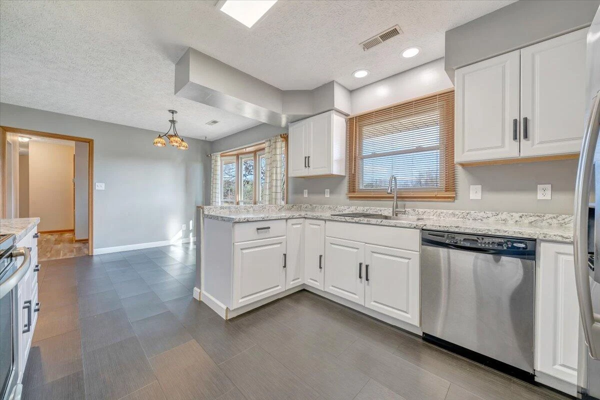 112 Donegal LN - Photo 6