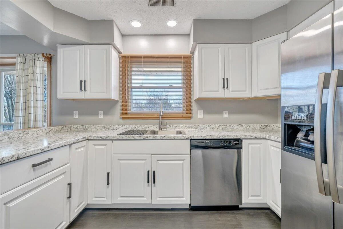 112 Donegal LN - Photo 7
