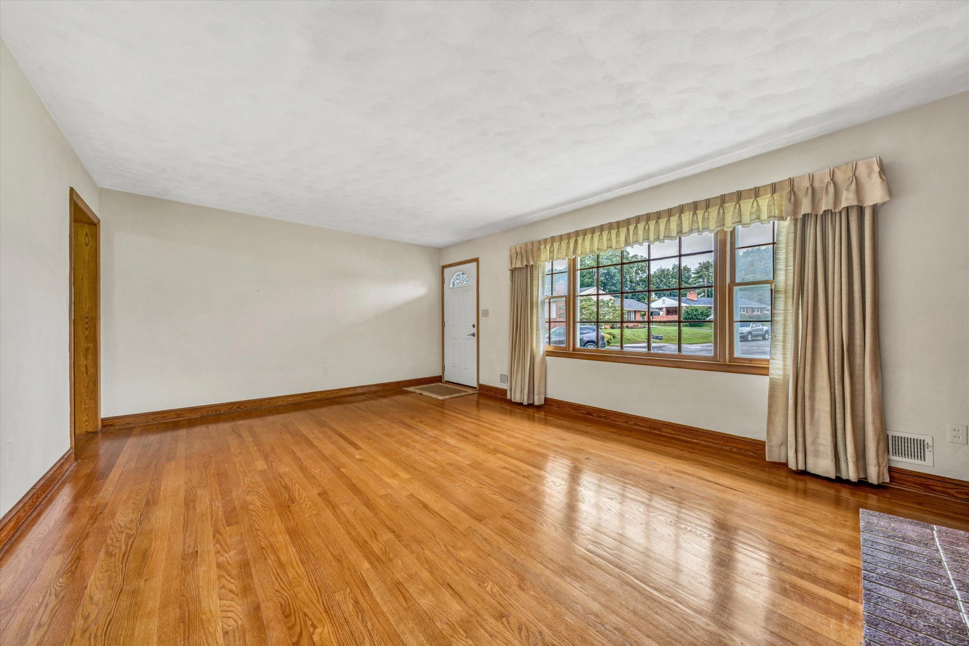 4362 FONTAINE CIR - Photo 8