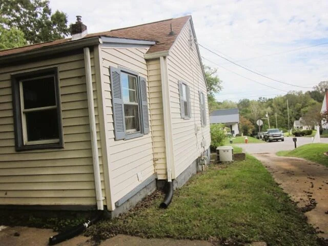 209 ROCKLAWN AVE - Photo 5