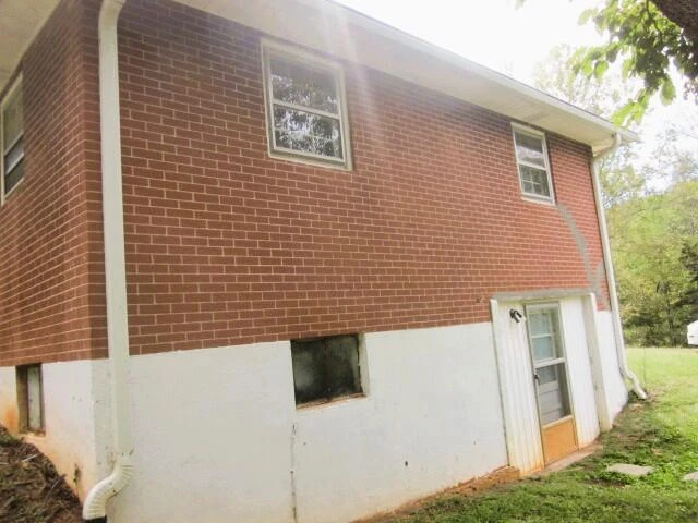 4043 HENRY RD - Photo 2