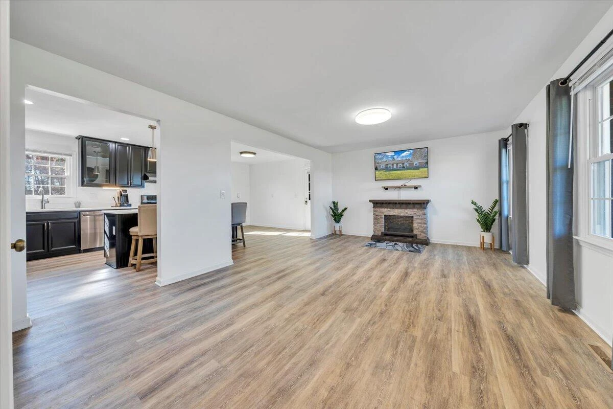 397 Commonwealth RD - Photo 2