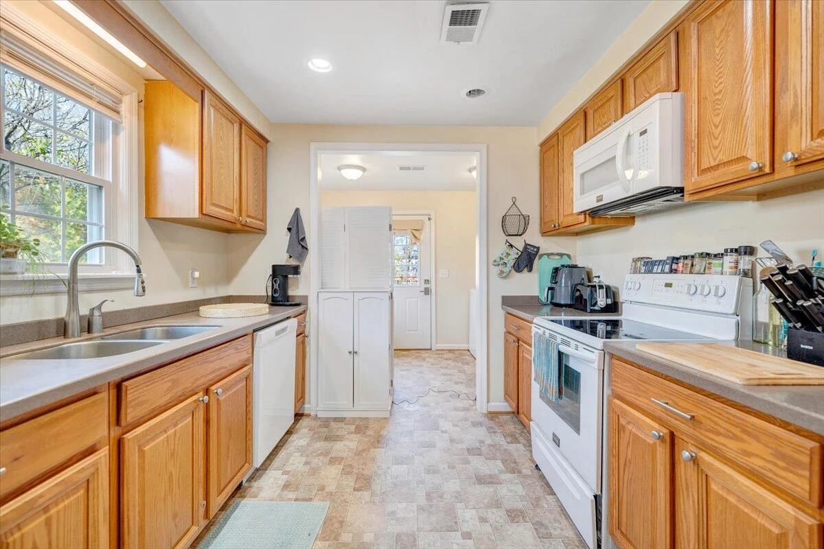 4915 Hildebrand RD NW - Photo 11