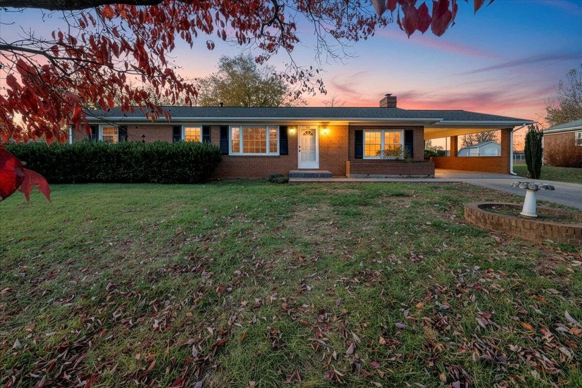 1040 BROAD HILL DR