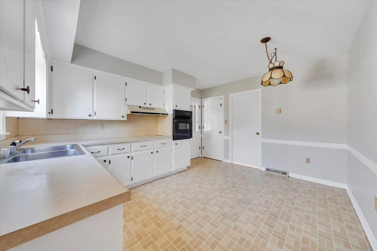 1040 BROAD HILL DR - Photo 13