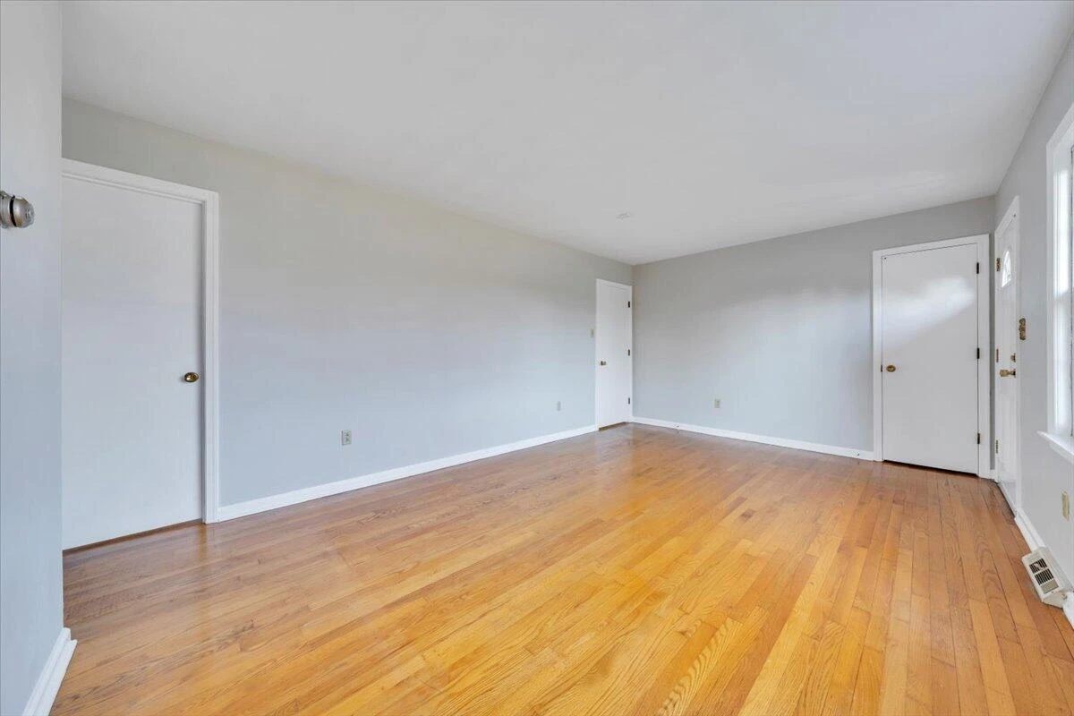 1040 BROAD HILL DR - Photo 19