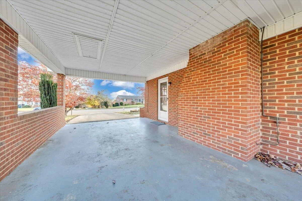 1040 BROAD HILL DR - Photo 26