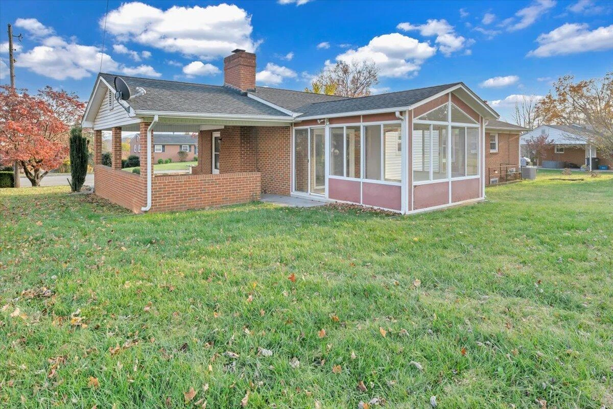 1040 BROAD HILL DR - Photo 28