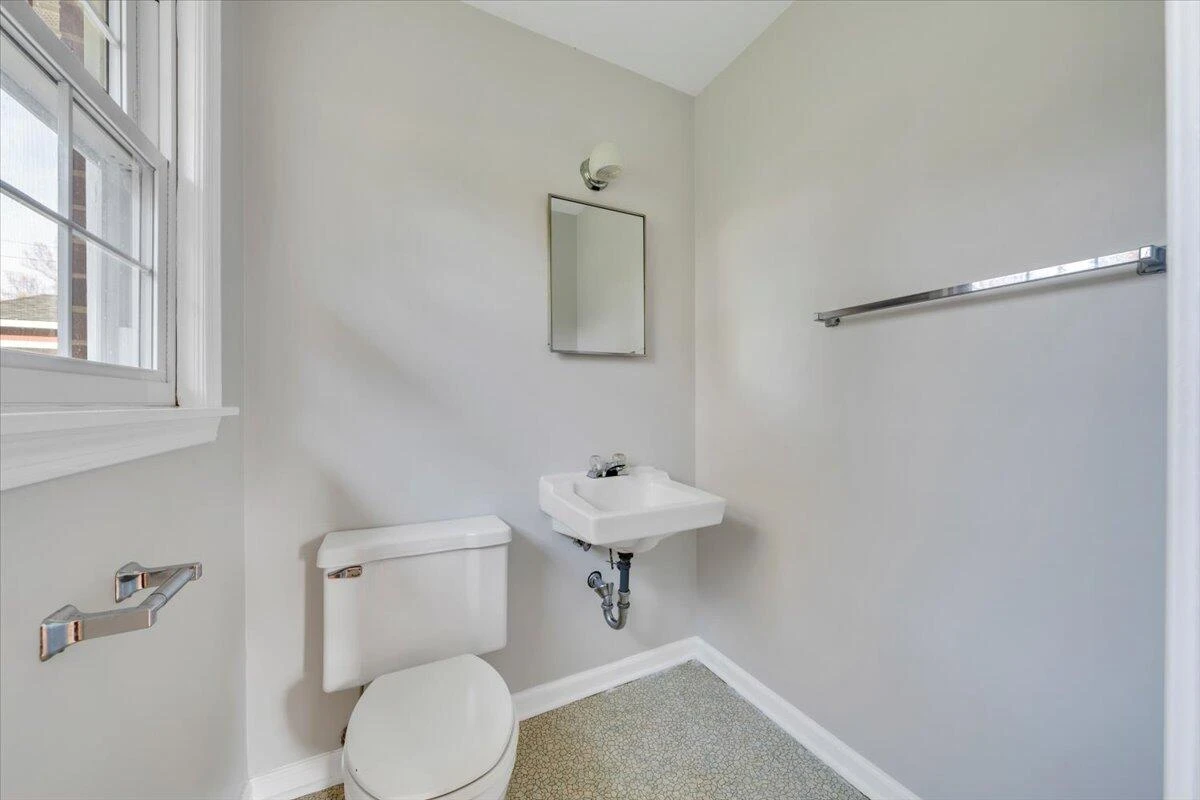1040 BROAD HILL DR - Photo 6