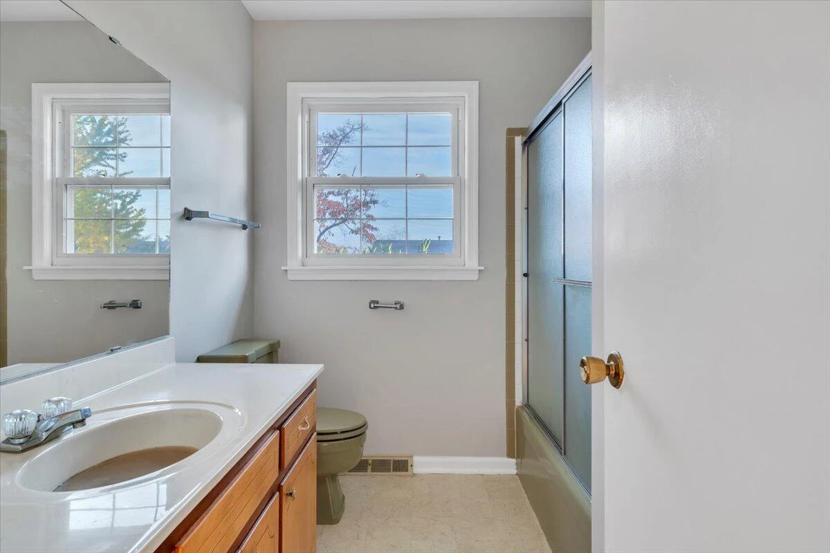 1040 BROAD HILL DR - Photo 7