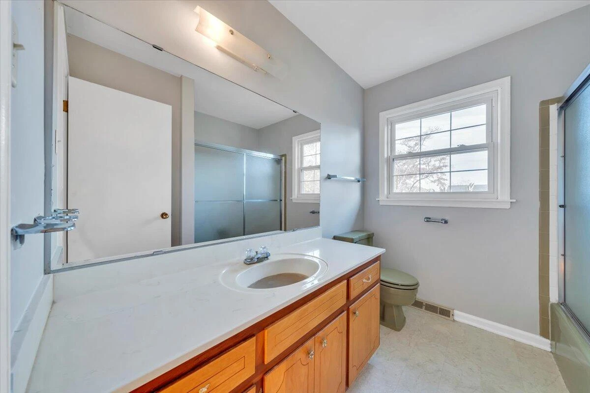 1040 BROAD HILL DR - Photo 8