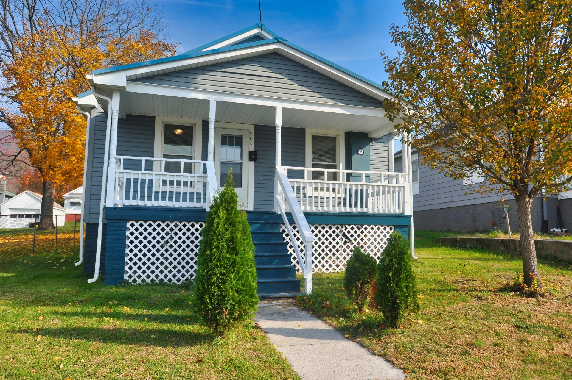 909 N POCAHONTAS AVE - Photo 2