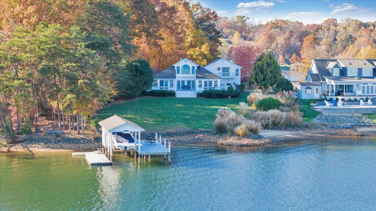 362 Carrs Point LN