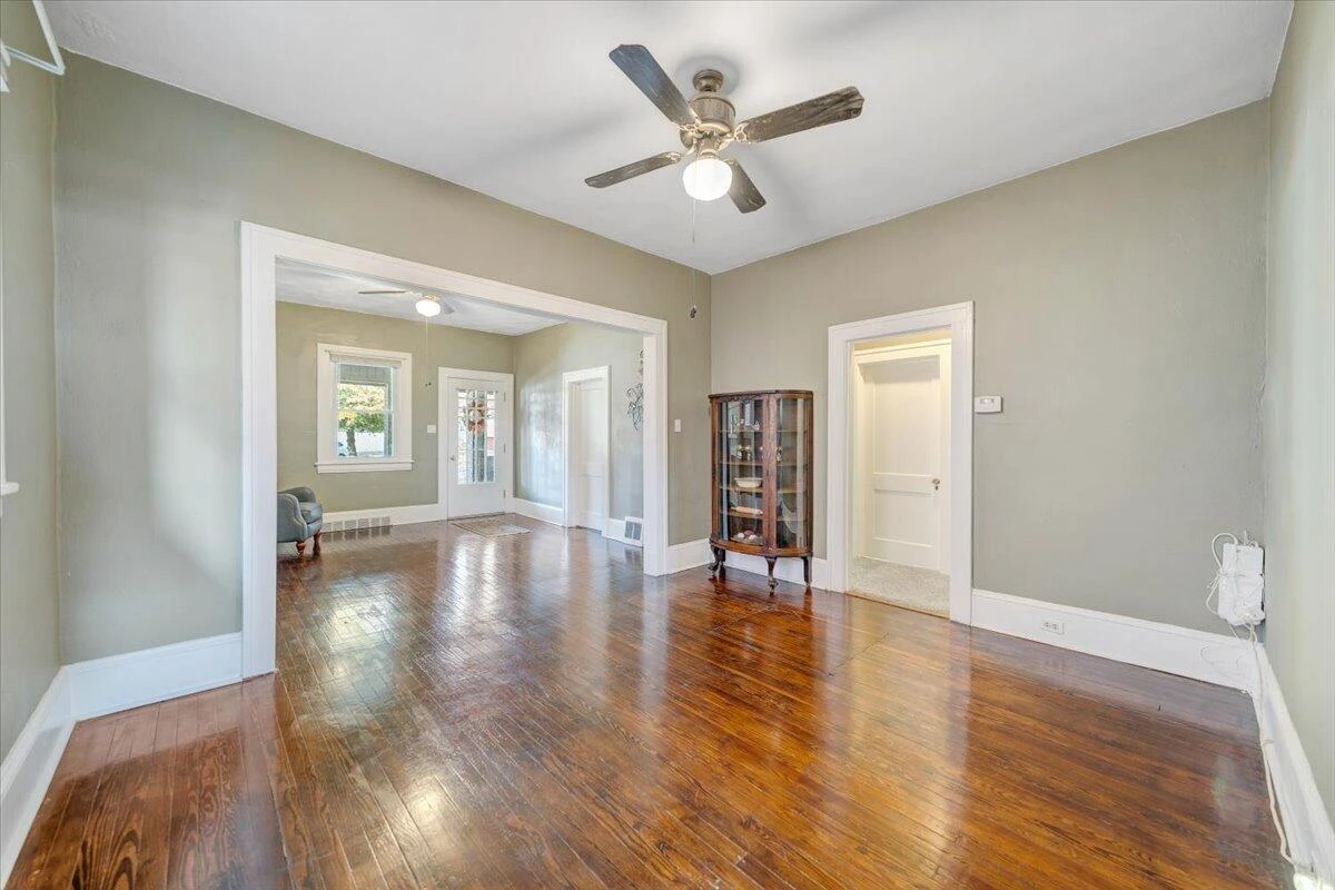 1105 Montrose AVE SE - Photo 12