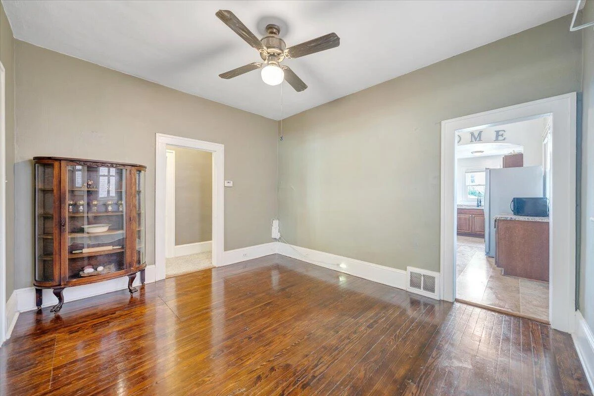 1105 Montrose AVE SE - Photo 15