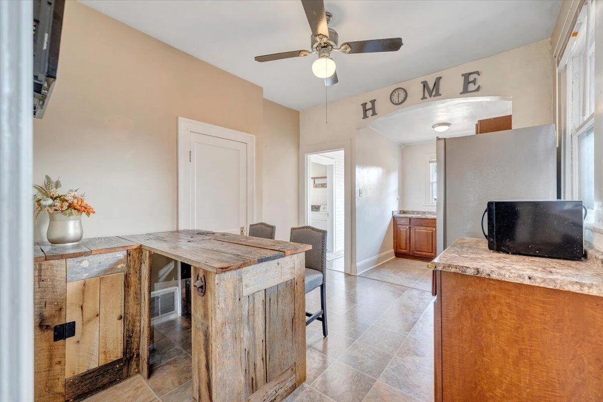 1105 Montrose AVE SE - Photo 16