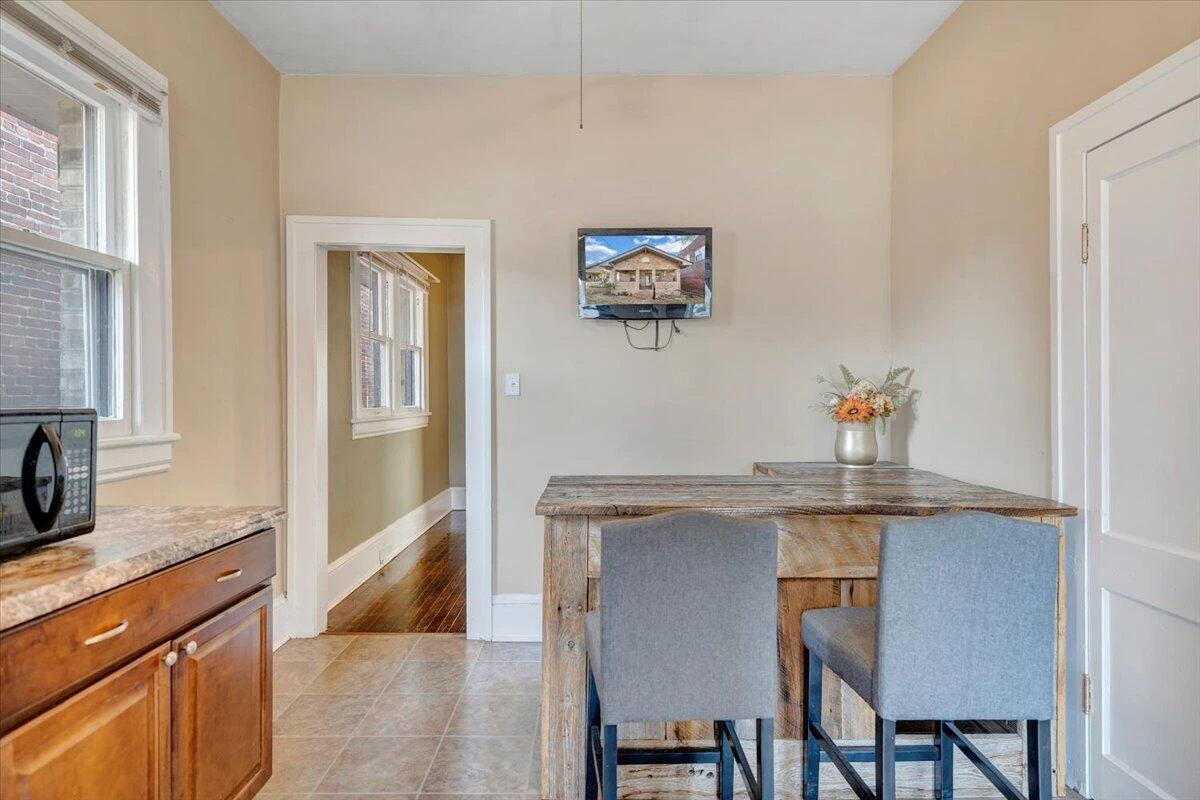 1105 Montrose AVE SE - Photo 17
